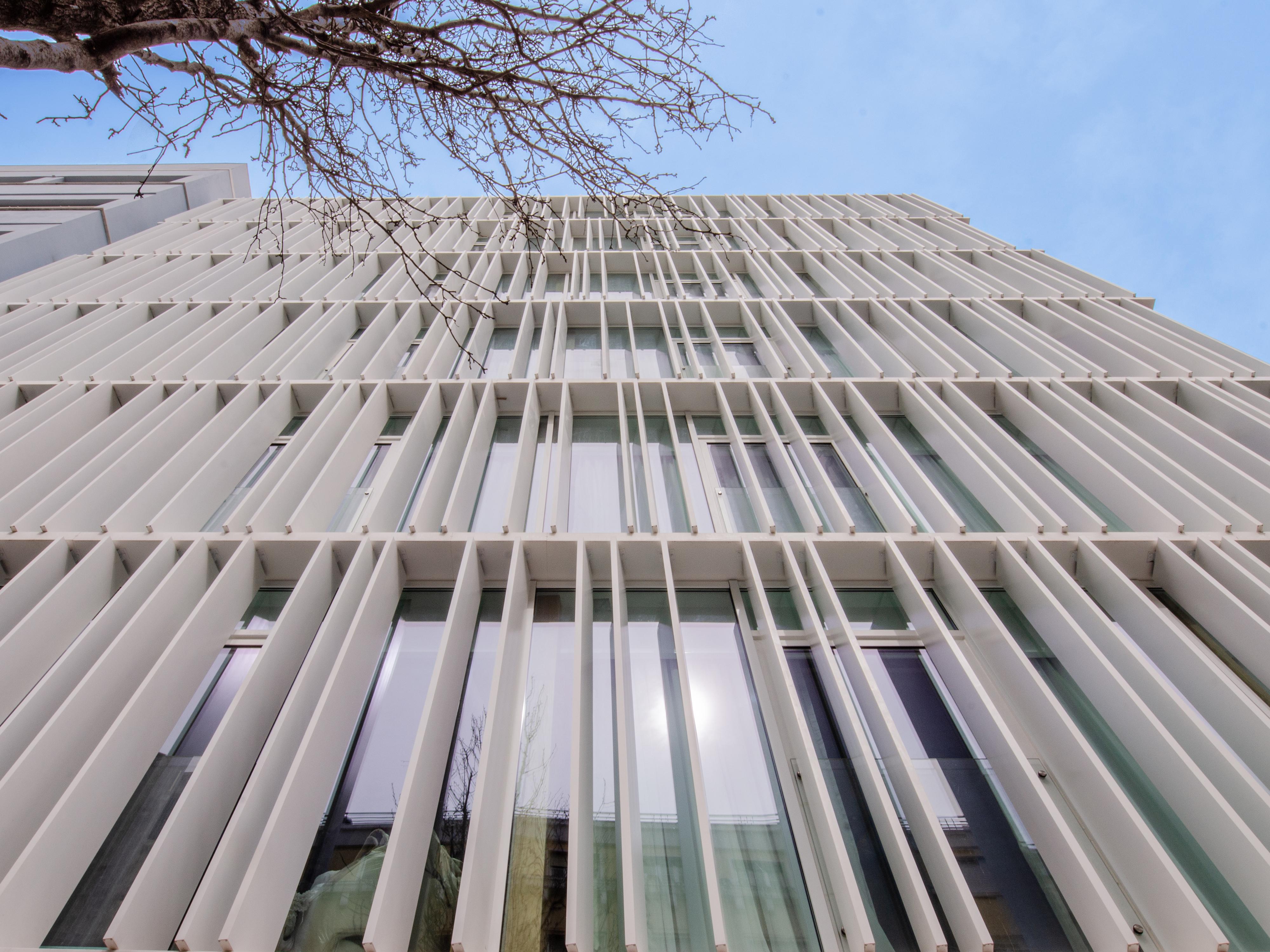 Browns Avenue Hotel Lisboa Exterior foto The facade of the building