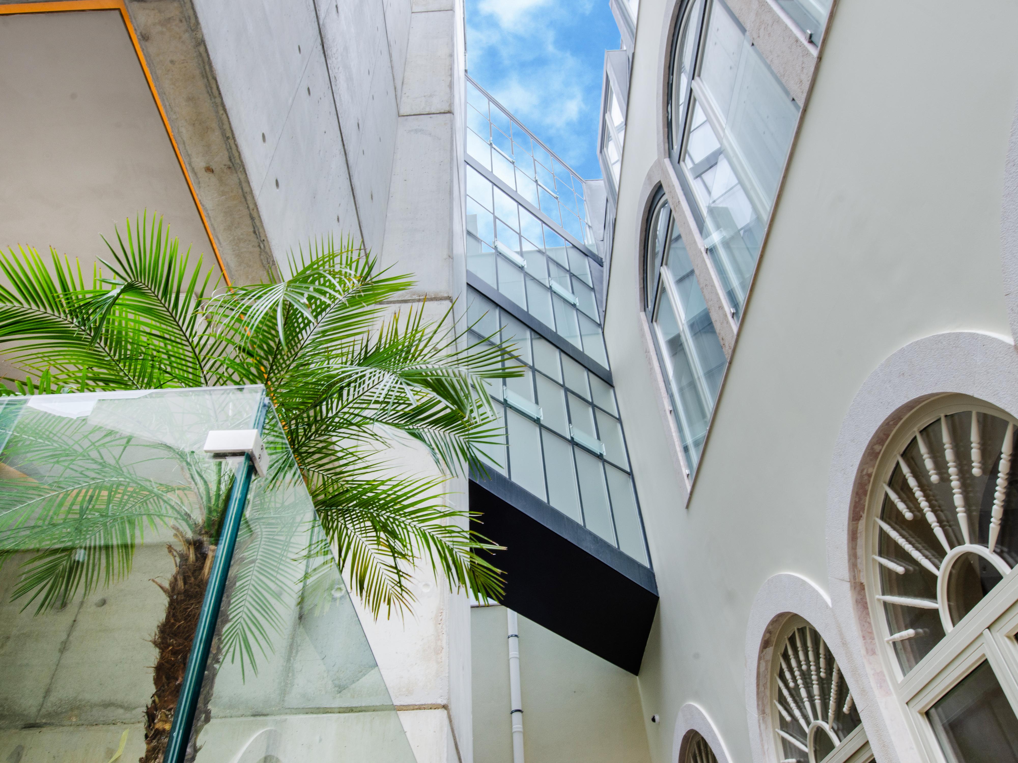 Browns Avenue Hotel Lisboa Exterior foto Interior of the building