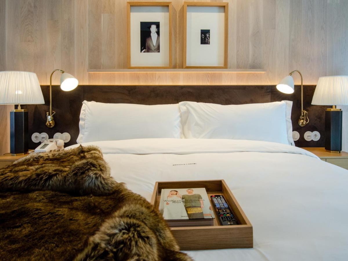Browns Avenue Hotel Lisboa Exterior foto A bedroom at The Standard East Village